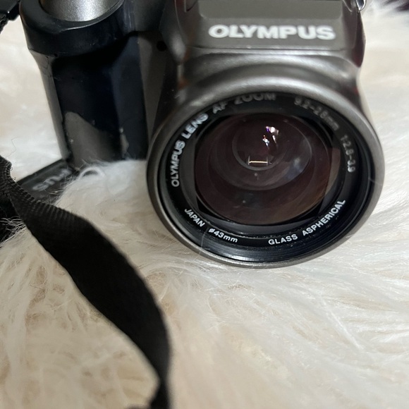 Olympus D-600 L with case - Picture 10 of 11